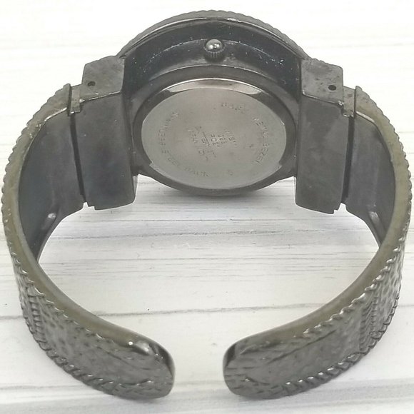 Women's Cuff Bracelet Watch H2 - Picture 6 of 7